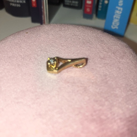 Solid 14K yellow gold and diamond triangular pendant - Picture 4 of 5